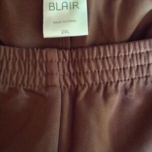 Women's plus size brown capri